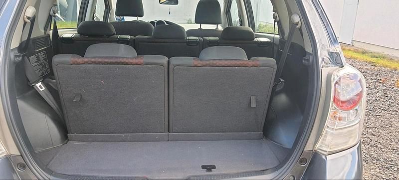 Gebraucht Toyota Verso 126 PS (92 kW) 2011 Braun Van / Kleinbus