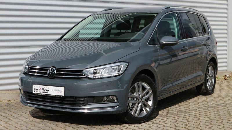 Gebraucht VW Touran Highline 150 PS (110 kW) 2024 Delfingrau Van / Kleinbus