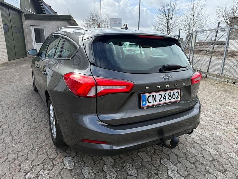 Gebraucht Ford Focus Titanium 120 PS (88 kW) 2019 Grau Limousine
