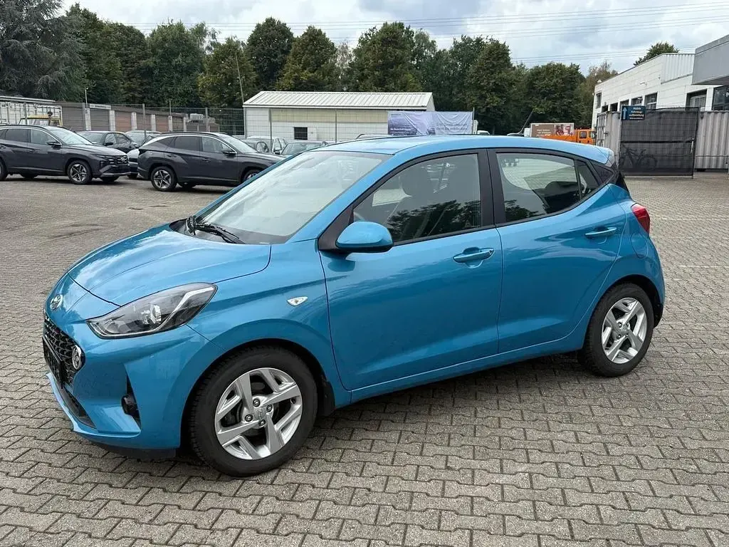 Gebraucht Hyundai i10 Trend 84 PS (61 kW) 2021 Blau (metallic) Kleinwagen
