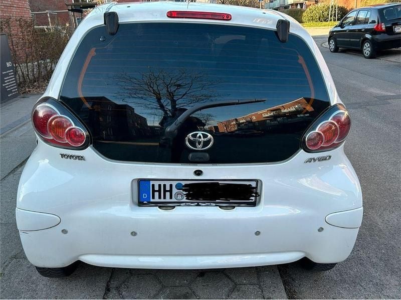 Gebraucht Toyota Aygo Cool 68 PS (50 kW) 2011 Weiß Kleinwagen