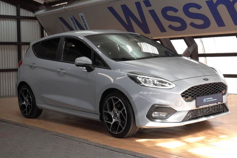 Blizzard grau metallic Gebraucht 2019 Ford Fiesta ST Kleinwagen | 16.475 € (Fairer Preis) - Bild 1/4