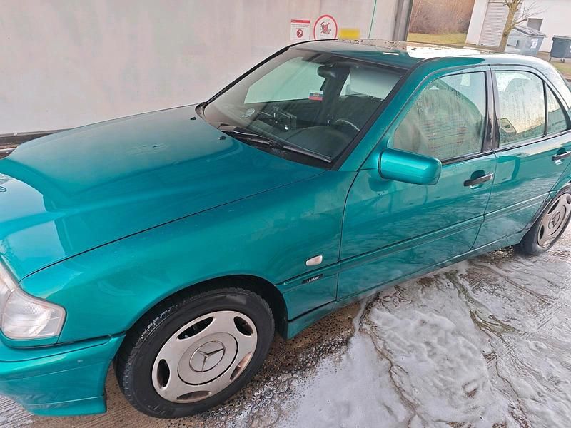 Gebraucht Mercedes C180 122 PS (89 kW) 1997 Andere farben Limousine