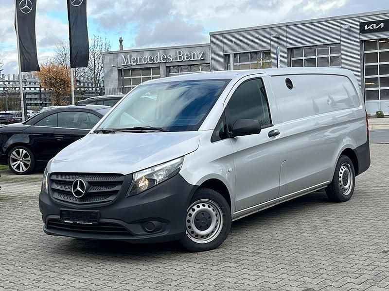 Silber Gebraucht 2020 Mercedes Vito Van / Kleinbus | 16.480 € (Superpreis) - Bild 1/4