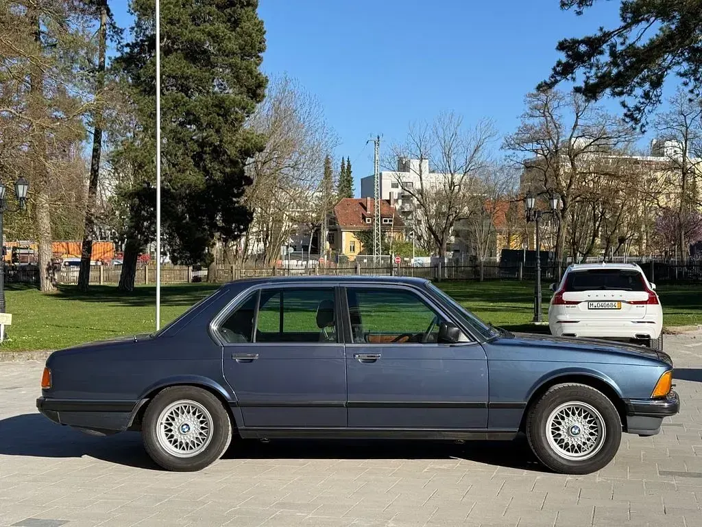 Gebraucht BMW 745 252 PS (185 kW) 1986 Blau Limousine