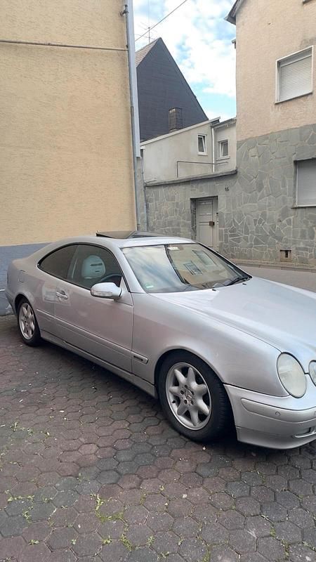 Gebraucht Mercedes CLK230 199 PS (146 kW) 2002 Silber Coupé