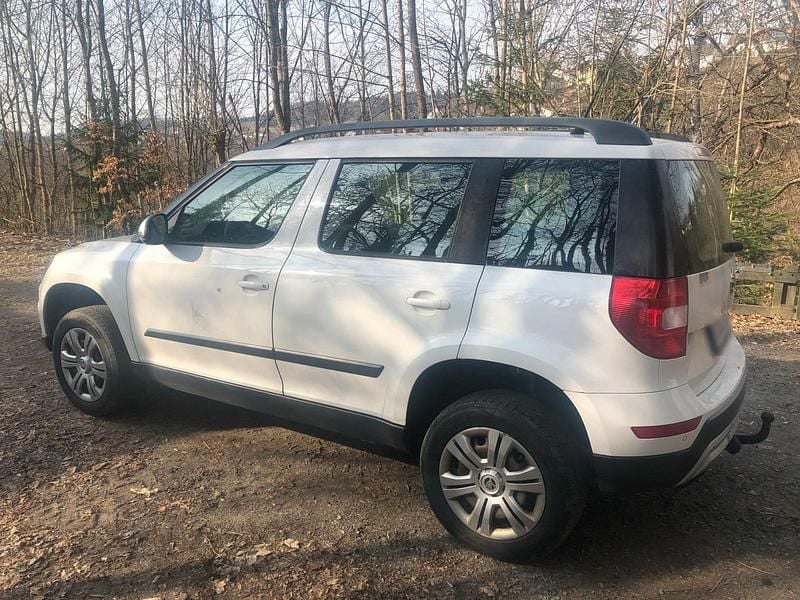 Gebraucht Skoda Yeti Active 110 PS (80 kW) 2015 Weiß SUV
