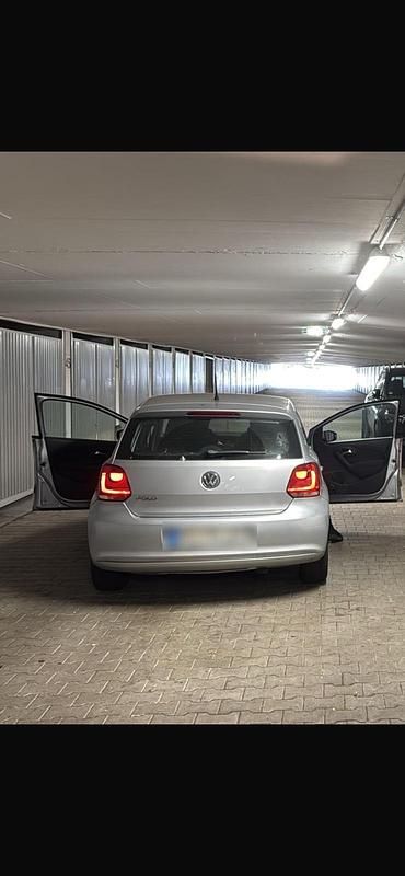 Grau Gebraucht 2012 VW Polo Trendline Kleinwagen | 3.900 € (Superpreis) - Bild 1/4