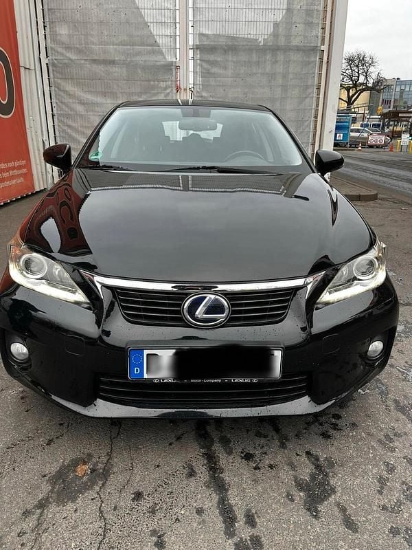 Schwarz Gebraucht 2012 Lexus CT200h Luxury Line Limousine | 12.300 € (Fairer Preis) - Bild 1/4