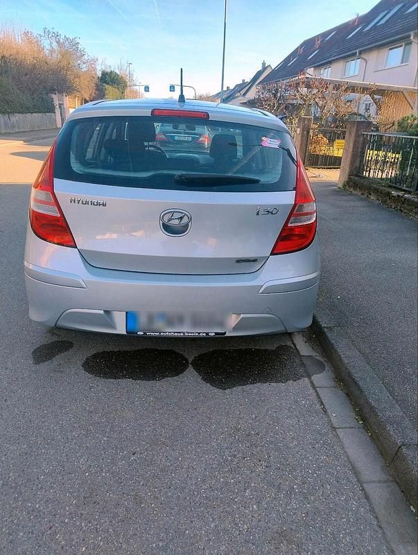 Gebraucht Hyundai i30 90 PS (66 kW) 2011 Grau Kleinwagen