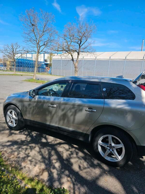 Gold Gebraucht 2011 Volvo XC60 SUV | 9.000 € (Etwas zu teuer) - Bild 1/4