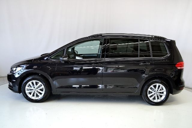 Gebraucht VW Touran Comfortline 110 PS (80 kW) 2016 Schwarz metallic Van / Kleinbus