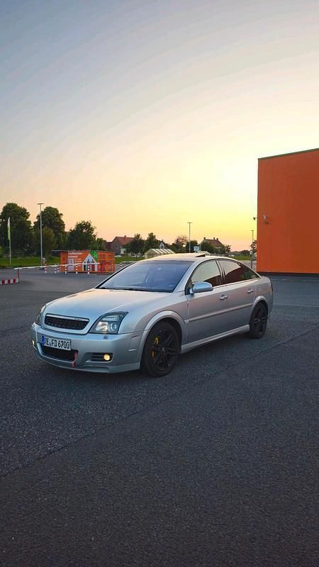 Silber Gebraucht 2003 Opel Vectra GTS Limousine | 2.999 € (Etwas zu teuer) - Bild 1/4