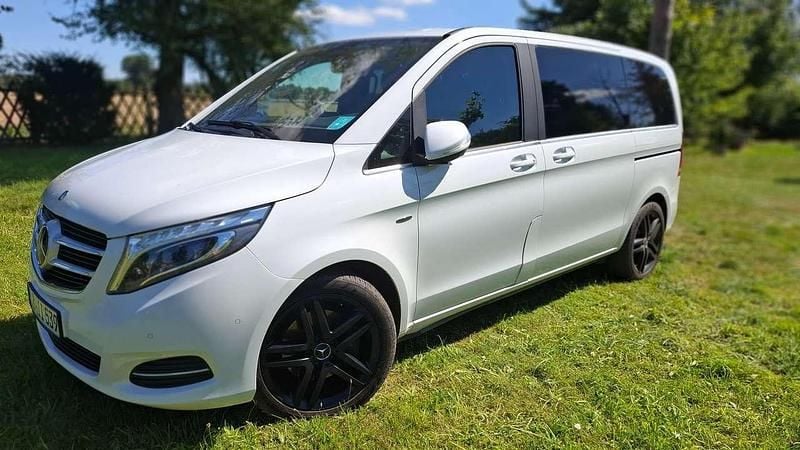 Weiß Gebraucht 2015 Mercedes V250 Avantgarde Van / Kleinbus | 32.500 € (Fairer Preis) - Bild 1/4