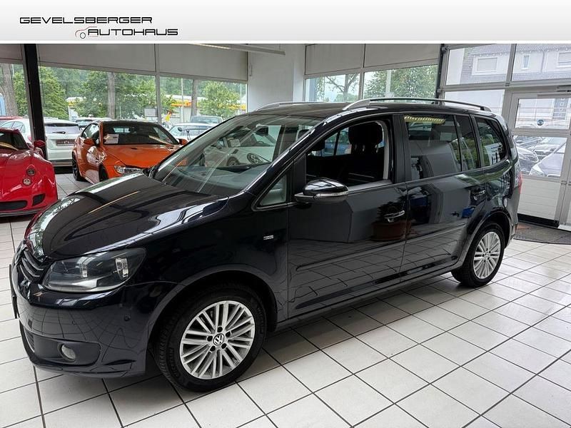 Schwarz Gebraucht 2015 VW Touran Cup Van / Kleinbus | 10.980 € (Teuer) - Bild 1/4