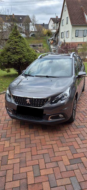 Grau Gebraucht 2019 Peugeot 2008 Active SUV | 9.600 € (Guter Preis) - Bild 1/4