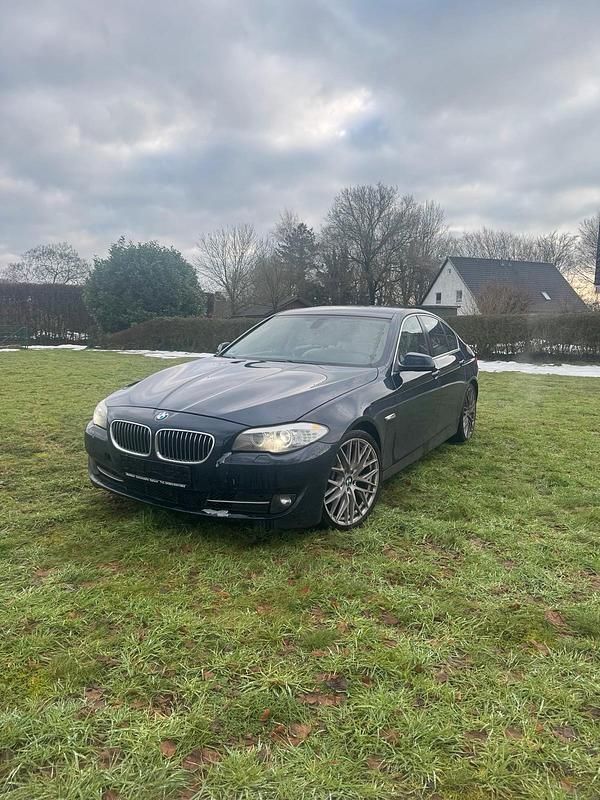 Schwarz Gebraucht 2011 BMW 520 Limousine | 6.900 € (Guter Preis) - Bild 1/4