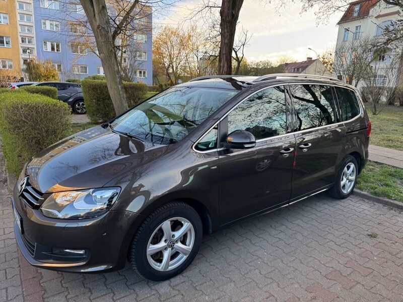 Braun Gebraucht 2015 VW Sharan Cup Van / Kleinbus | 18.000 € (Fairer Preis) - Bild 1/4