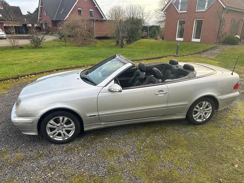 Silber Gebraucht 2001 Mercedes CLK230 Cabrio | 1.999 € (Fairer Preis) - Bild 1/4