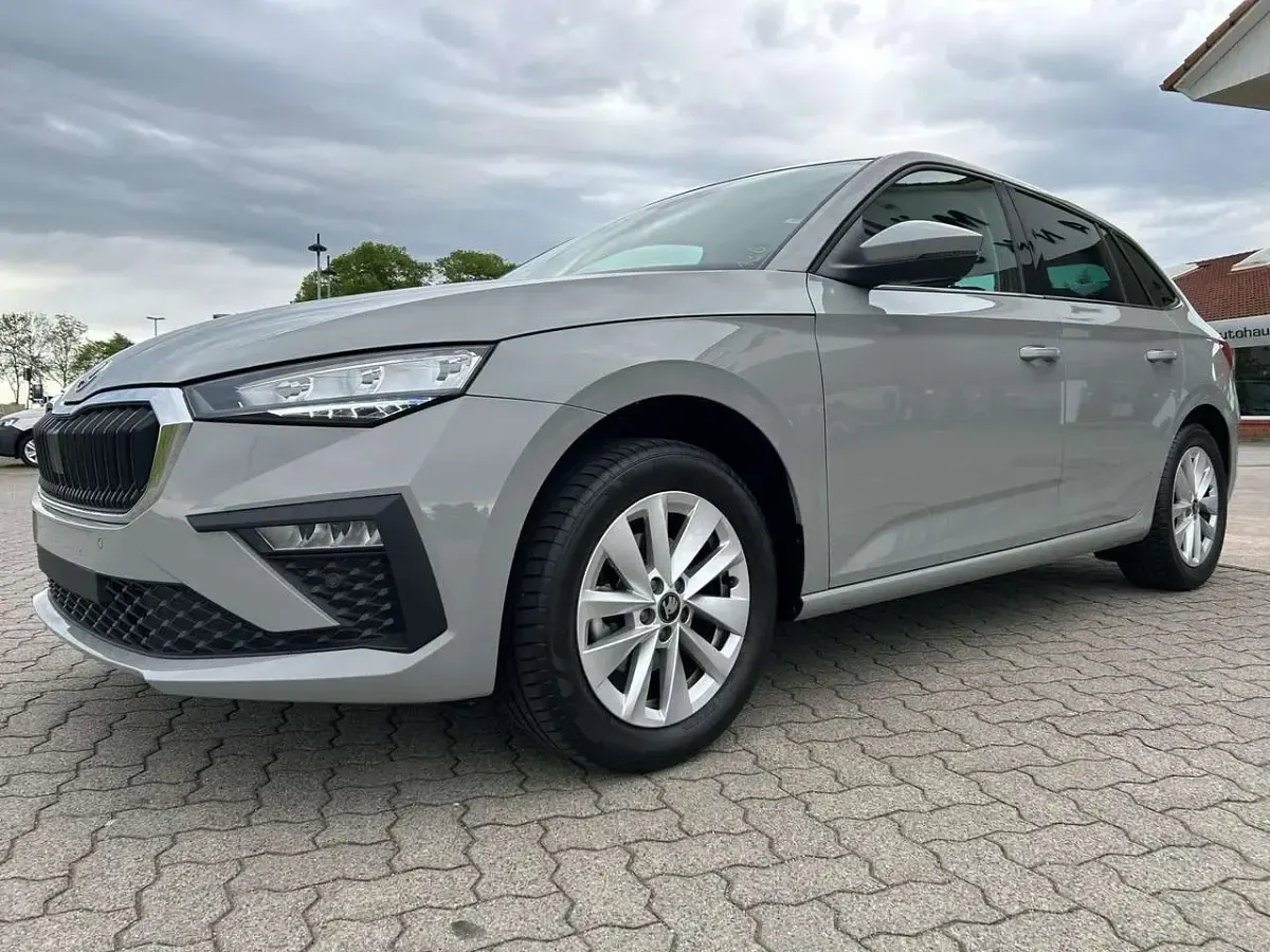 Używany Skoda Scala Selection 116 KM (85 kW) 2025 Szary Hatchback