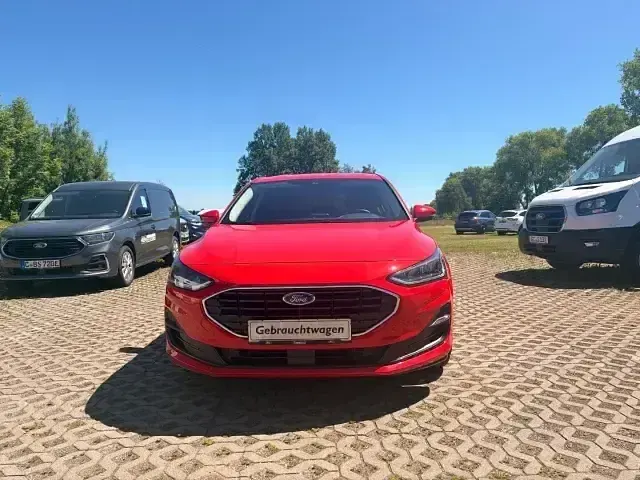 Gebraucht Ford Focus Cool & Connect 101 PS (74 kW) 2022 Rot Limousine
