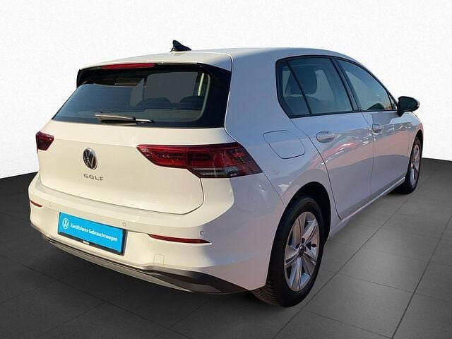 Gebraucht VW Golf VIII Life 131 PS (96 kW) 2024 Pure white Limousine