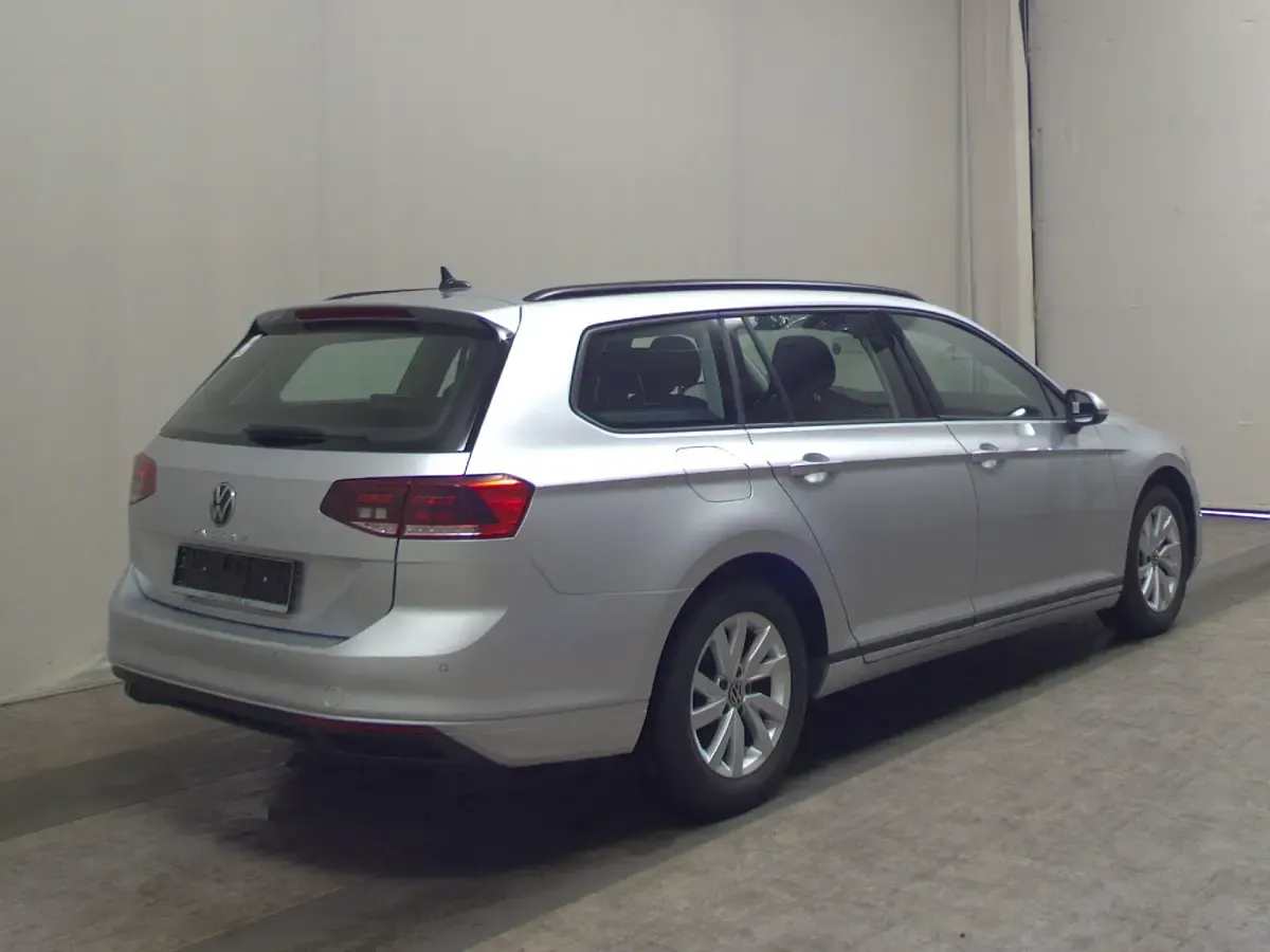 Gebraucht VW Passat 150 PS (110 kW) 2021 Schwarz Limousine