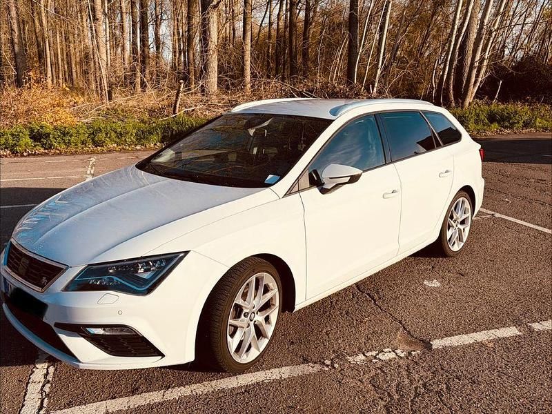 Weiß Gebraucht 2017 Seat Leon ST FR Kombi | 13.899 € (Fairer Preis) - Bild 1/4