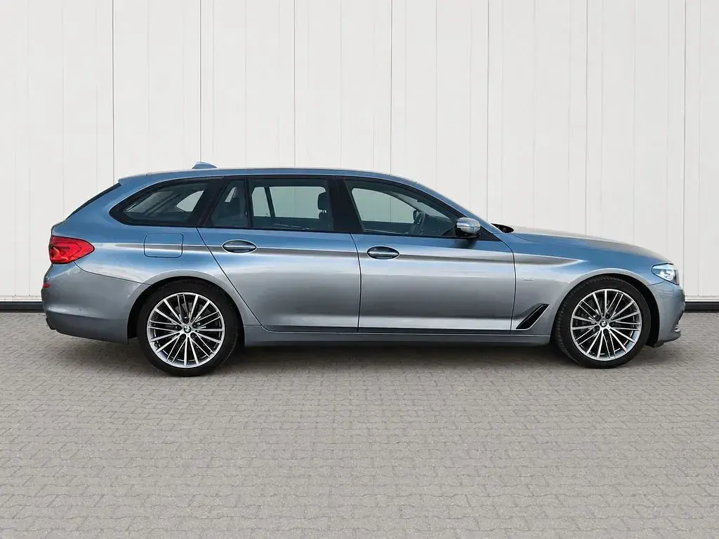 Gebraucht BMW 540 Sport Line 320 PS (235 kW) 2017 Blau Limousine