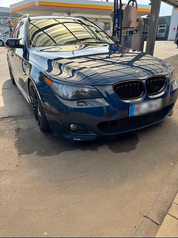 Blau Gebraucht 2005 BMW 530 Kombi | 6.000 € (Etwas zu teuer) - Bild 1/4