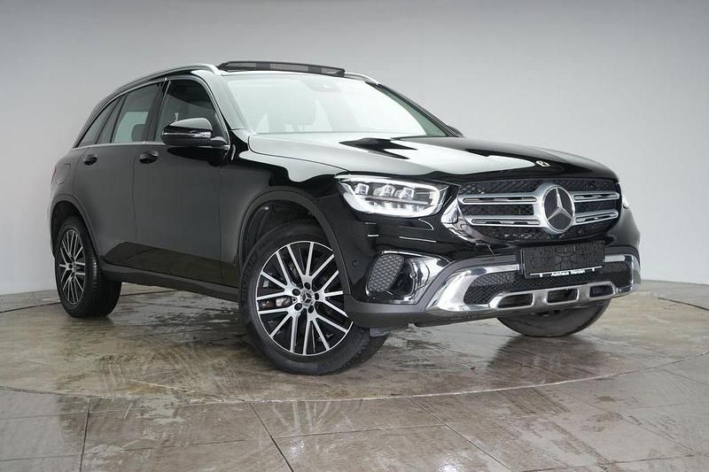 Gebraucht Mercedes GLC300e 194 PS (142 kW) 2021 Schwarz SUV