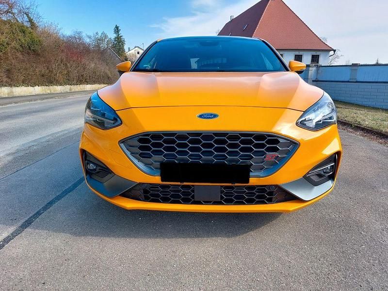 Gebraucht Ford Focus ST 280 PS (205 kW) 2022 Orange Limousine