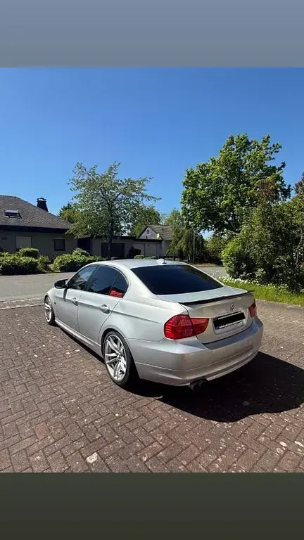Gebraucht BMW 325 197 PS (144 kW) 2009 Silber Limousine
