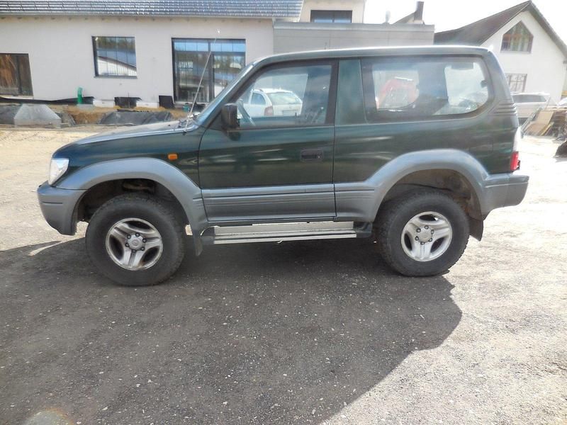 Gebraucht Toyota Land Cruiser 163 PS (119 kW) 2000 Grün SUV