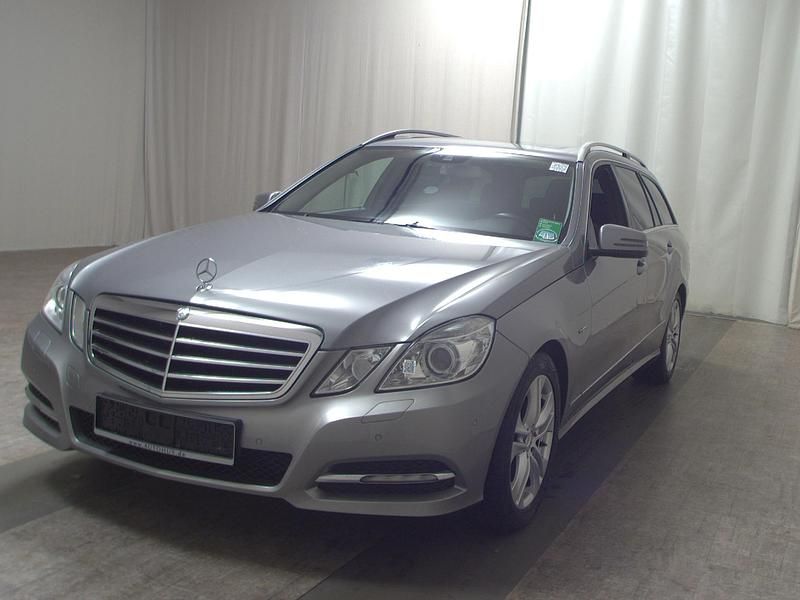 Gebraucht Mercedes E200 Avantgarde 184 PS (135 kW) 2011 Palladiumsilber  metalliclack Kombi