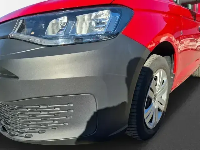 Second-hand VW Caddy 75 CP (55 kW) 2021 Roșu Monovolum