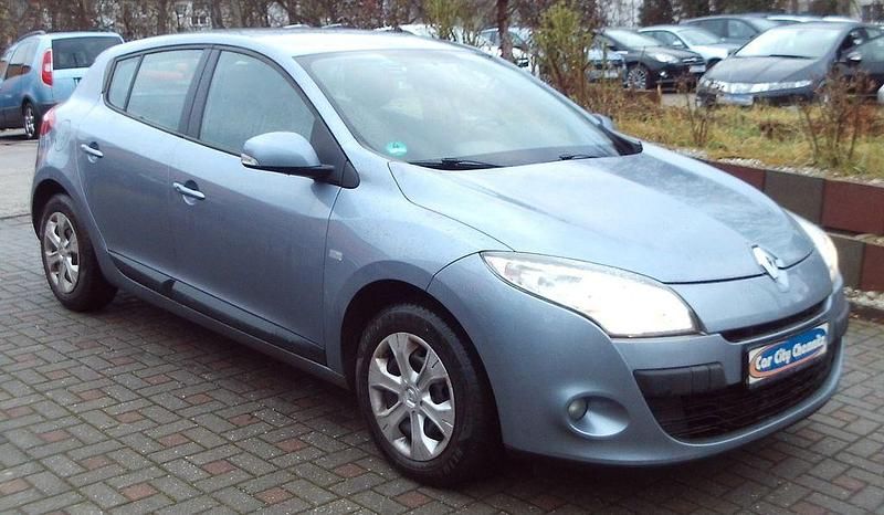 Gebraucht Renault Mégane Expression 101 PS (74 kW) 2011 Blau Limousine