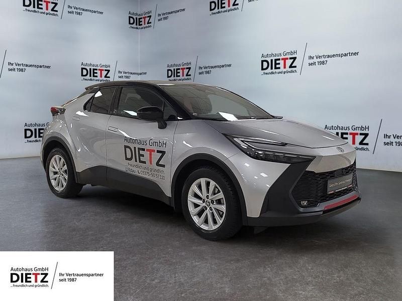Silber Gebraucht 2024 Toyota C-HR Team SUV | 27.880 € (Fairer Preis) - Bild 1/4