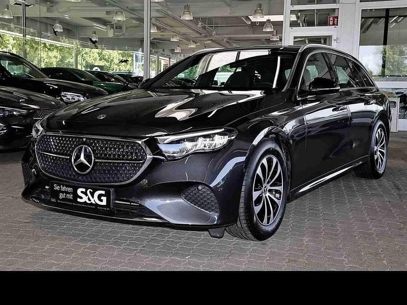 Grau Gebraucht 2024 Mercedes E220 Avantgarde Kombi | 43.940 € (Fairer Preis) - Bild 1/4