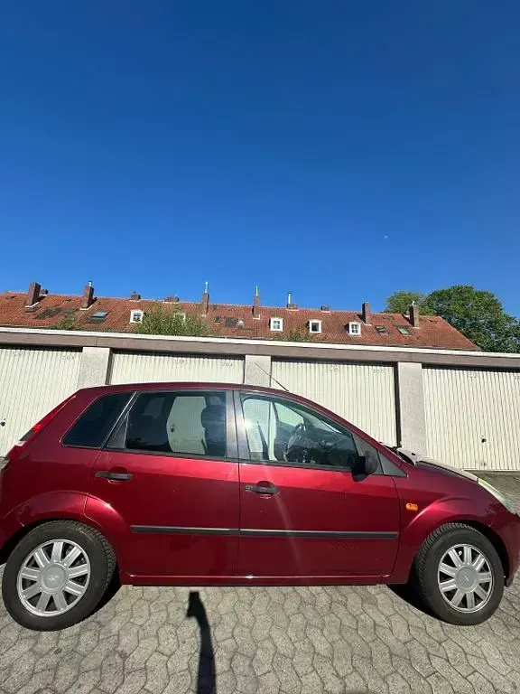 Gebraucht Ford Fiesta 80 PS (58 kW) 2002 Rot Kleinwagen
