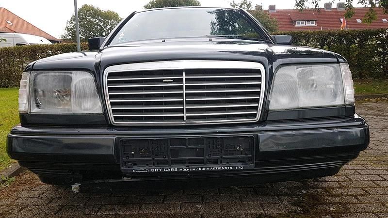 Gebraucht Mercedes E300 180 PS (132 kW) 1987 Schwarz Coupé