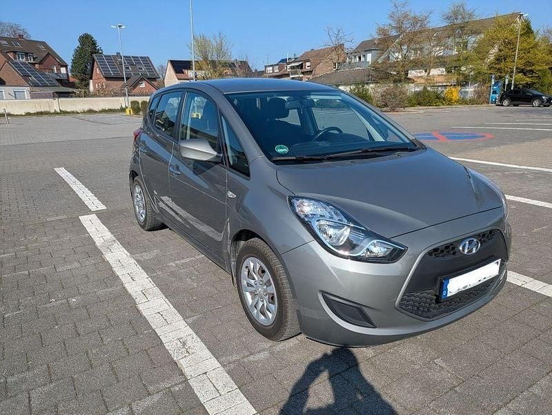 Gebraucht Hyundai i20 125 PS (91 kW) 2019 Grau Kleinwagen