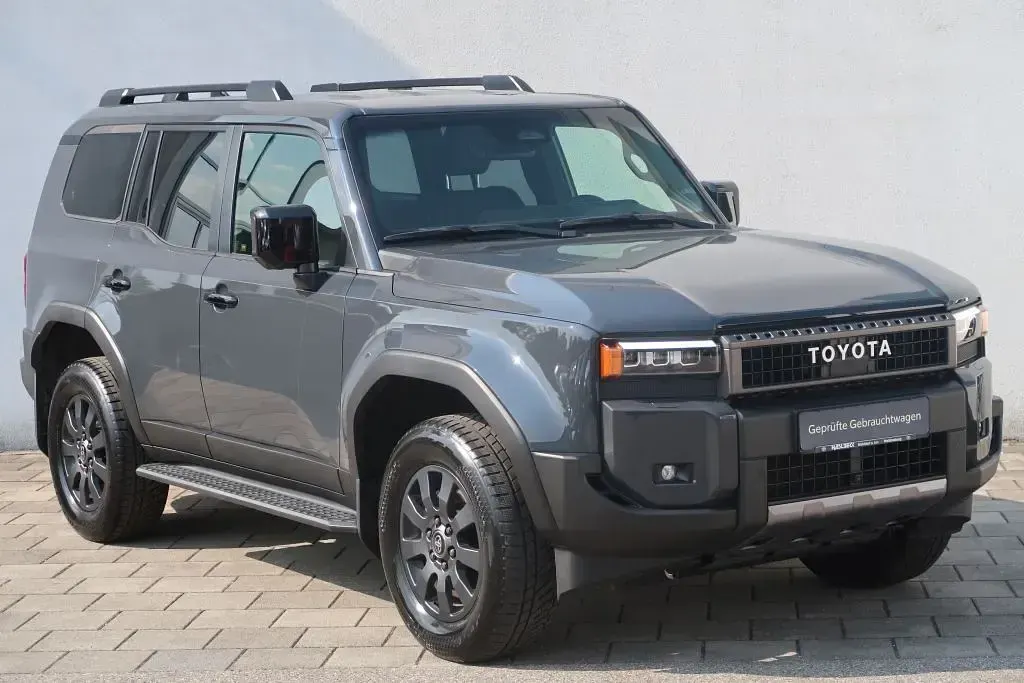 Gebraucht Toyota Land Cruiser Executive 204 PS (150 kW) 2024 Grau SUV