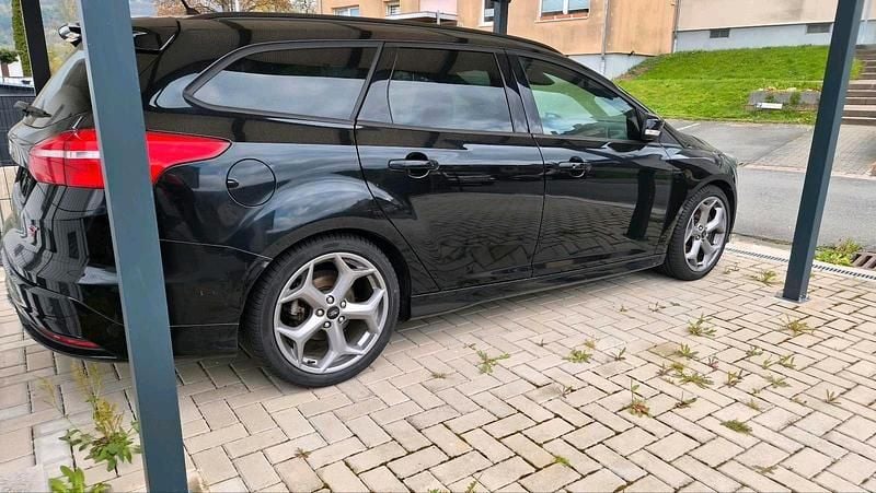 Używany Ford Focus ST 185 KM (136 kW) 2017 Czarny Kombi