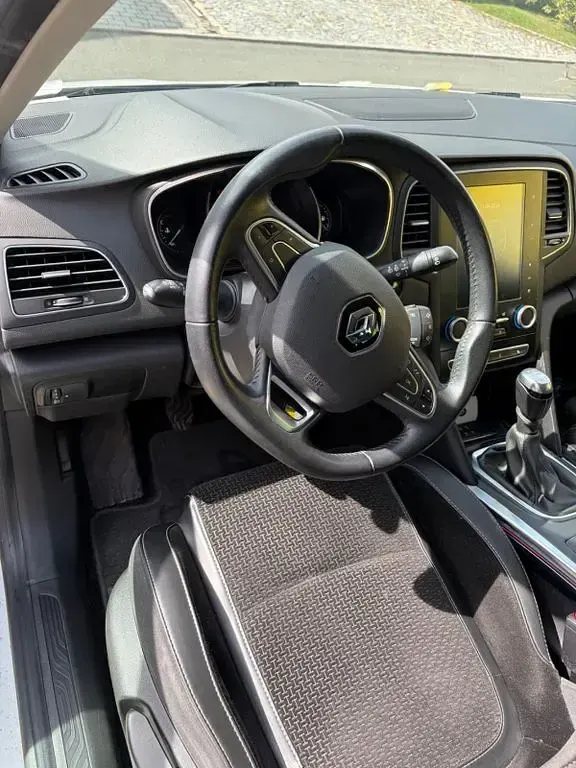 Gebraucht Renault Mégane IV Intens 132 PS (97 kW) 2018 Weiß Limousine