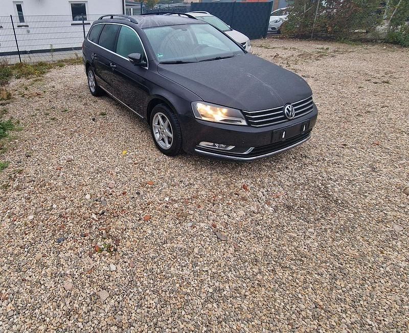 Braun Gebraucht 2011 VW Passat Kombi | 5.400 € (Guter Preis) - Bild 1/4