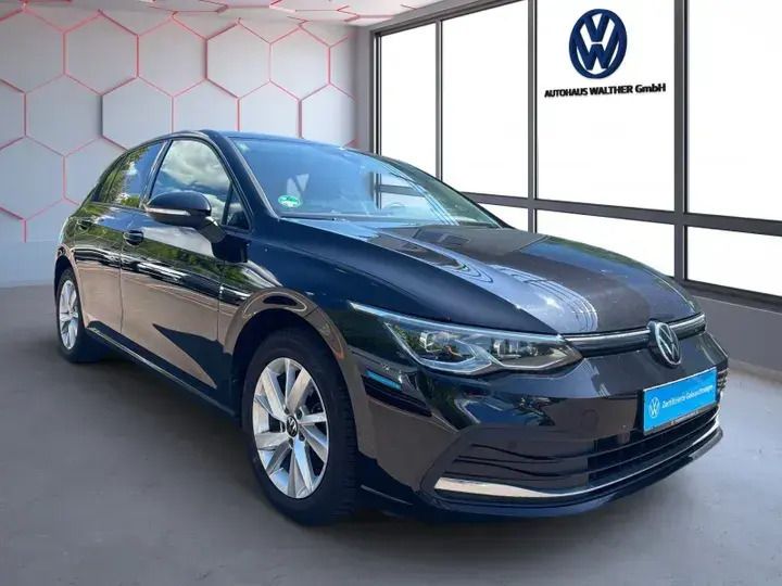 Gebraucht VW Golf VIII Active 150 PS (110 kW) 2021 Deep black perleffekt Kleinwagen