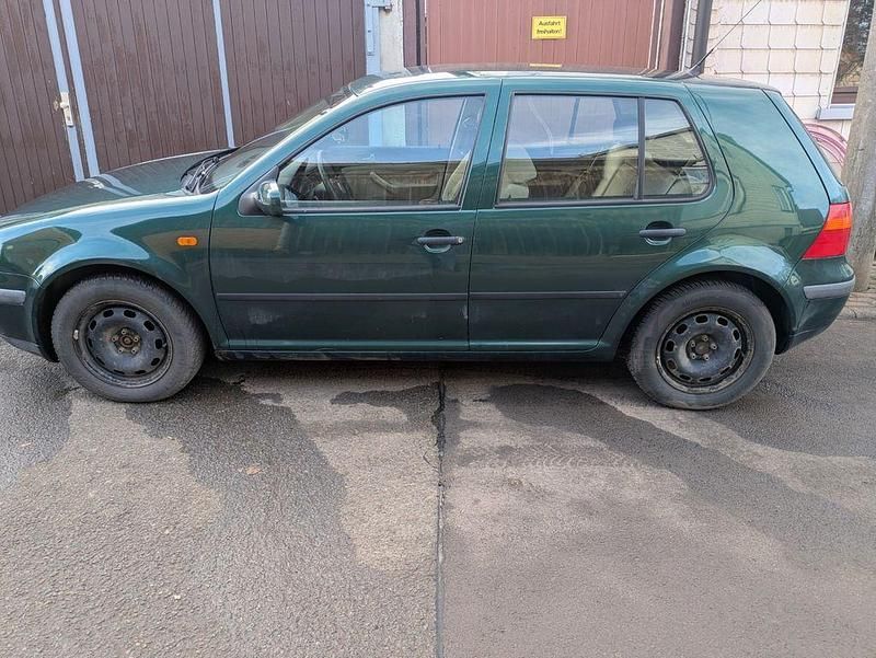 Grün Gebraucht 1998 VW Golf Basis Limousine | 900 € (Superpreis) - Bild 1/4