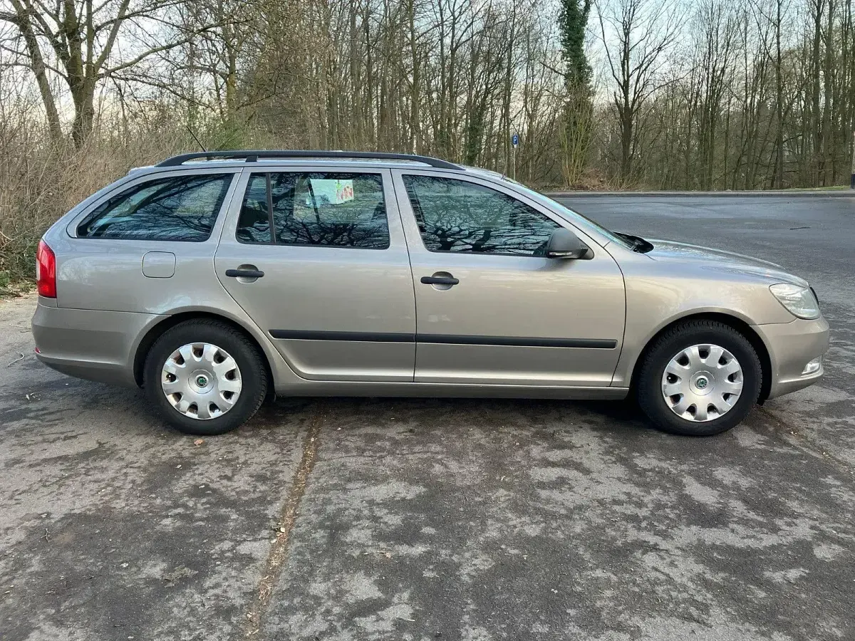 Gebraucht Skoda Octavia 122 PS (89 kW) 2013 Gelb Kombi