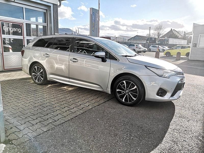 Gebraucht Toyota Avensis 147 PS (108 kW) 2019 Silber Kombi